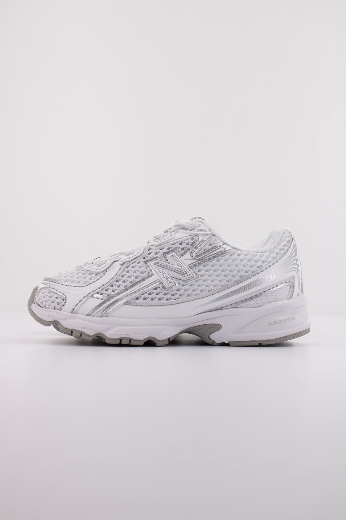 NEW BALANCE IZ en color BLANCO (1)