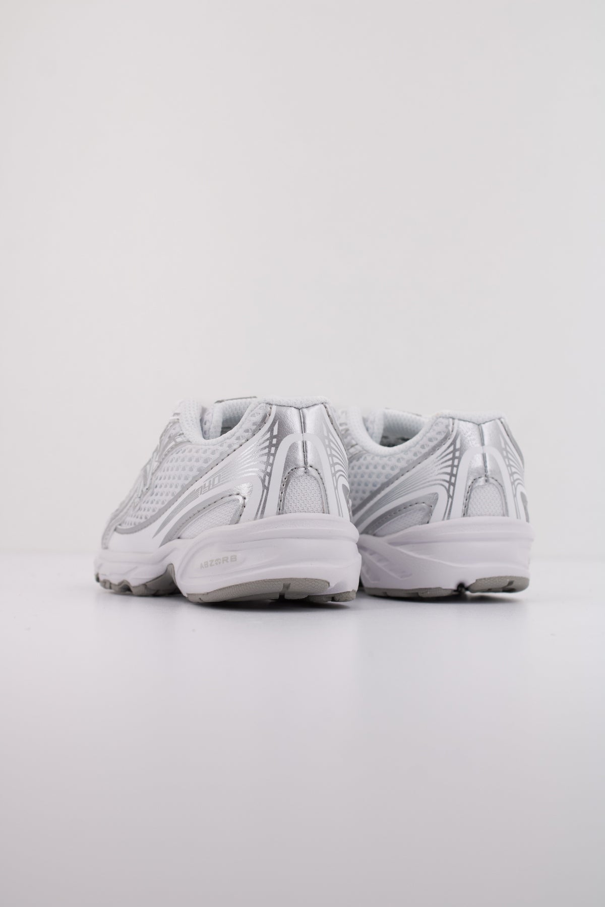 NEW BALANCE IZ en color BLANCO (4)