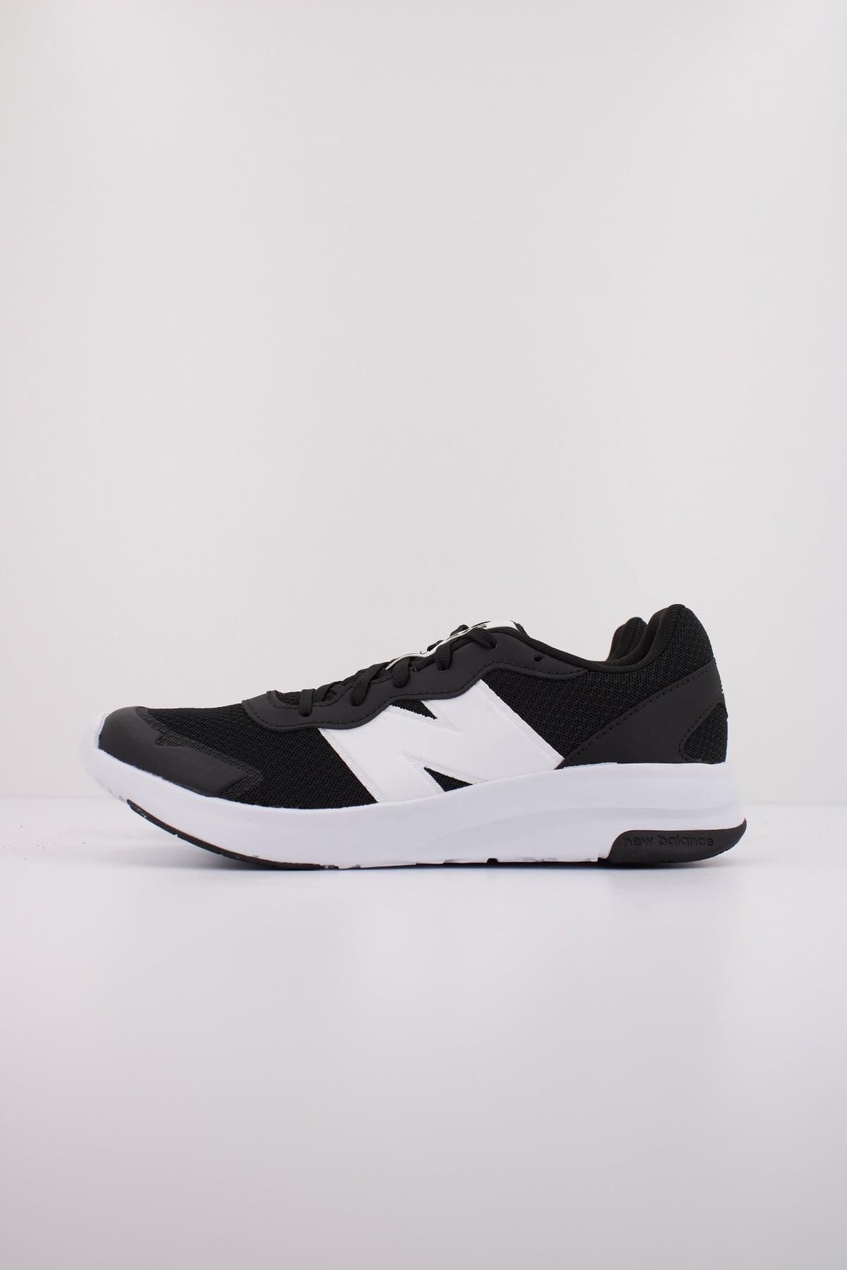 NEW BALANCE GK en color NEGRO (1)