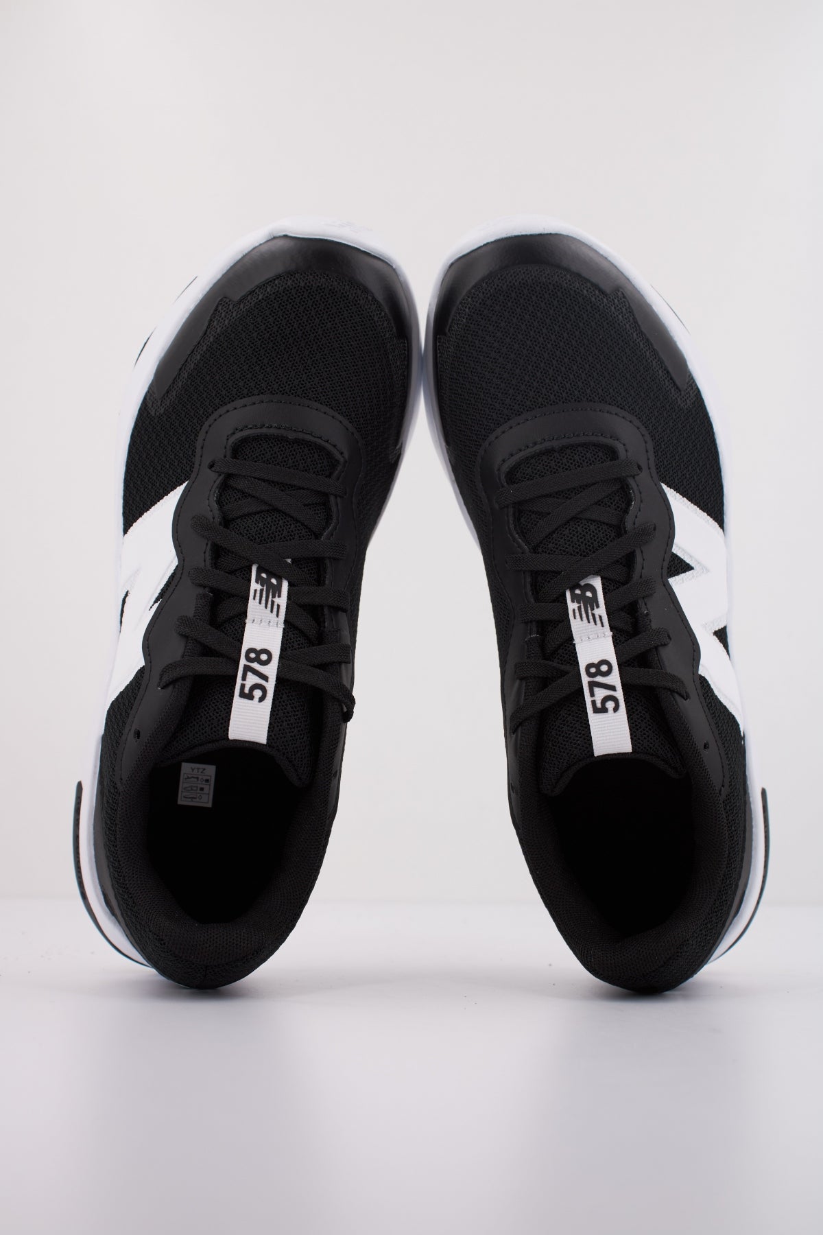 NEW BALANCE GK en color NEGRO (3)