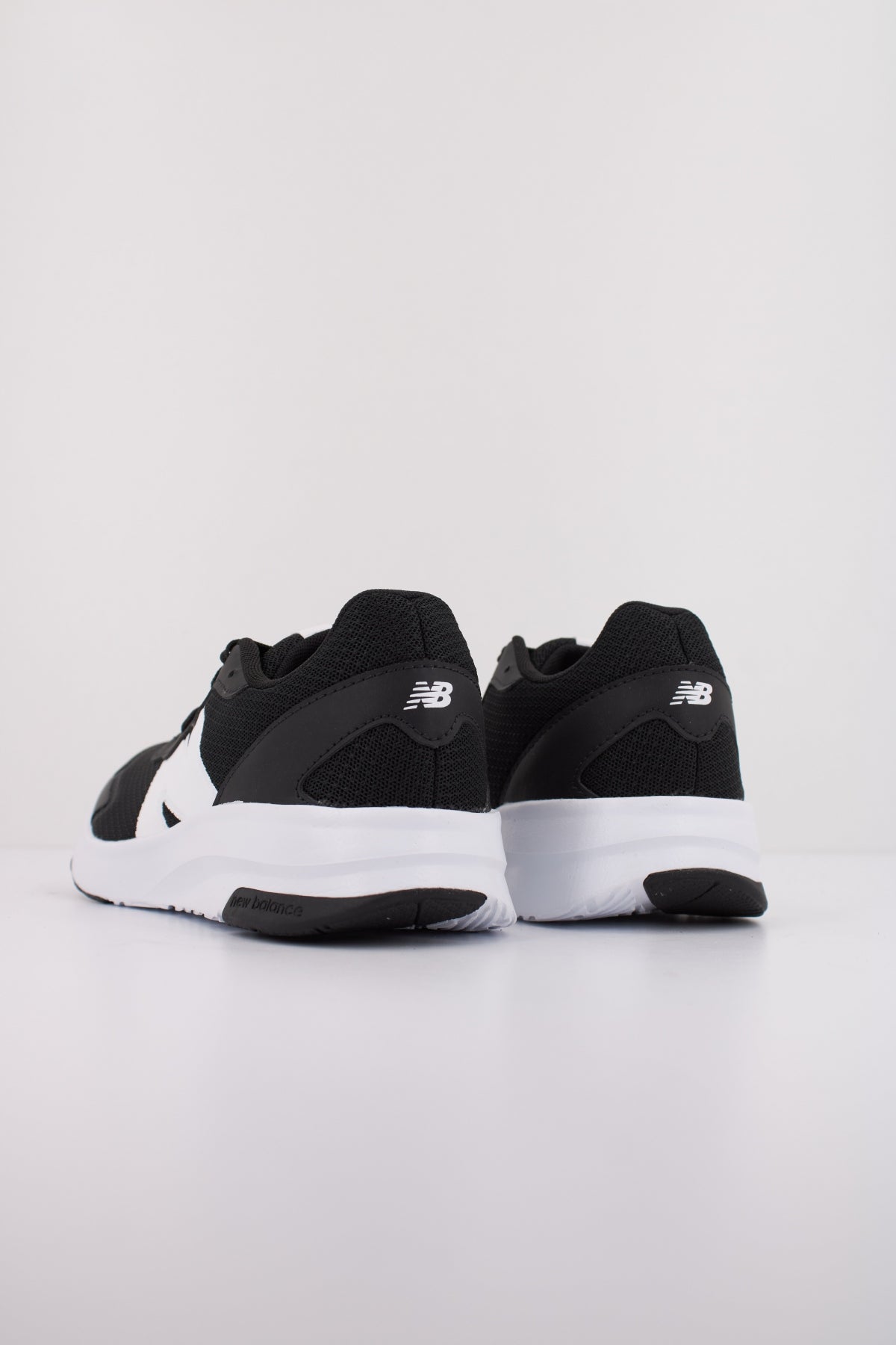 NEW BALANCE GK en color NEGRO (4)