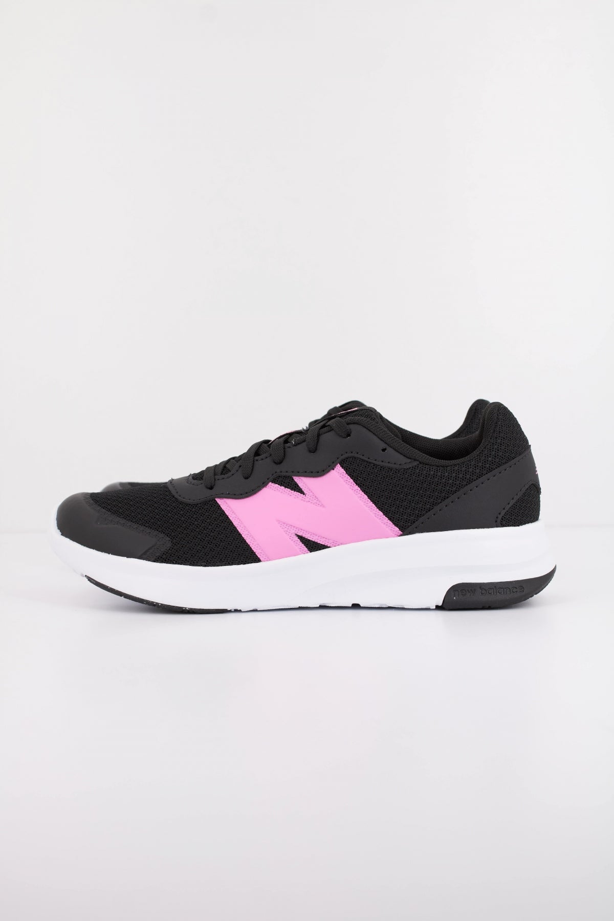 NEW BALANCE GK en color NEGRO (1)