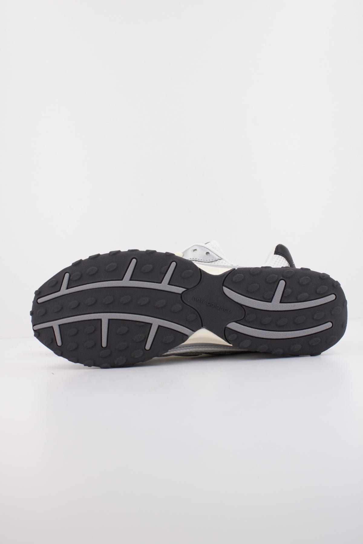 NEW BALANCE UL en color BLANCO (5)
