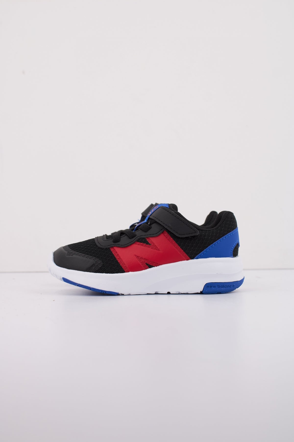 NEW BALANCE IT en color NEGRO (1)