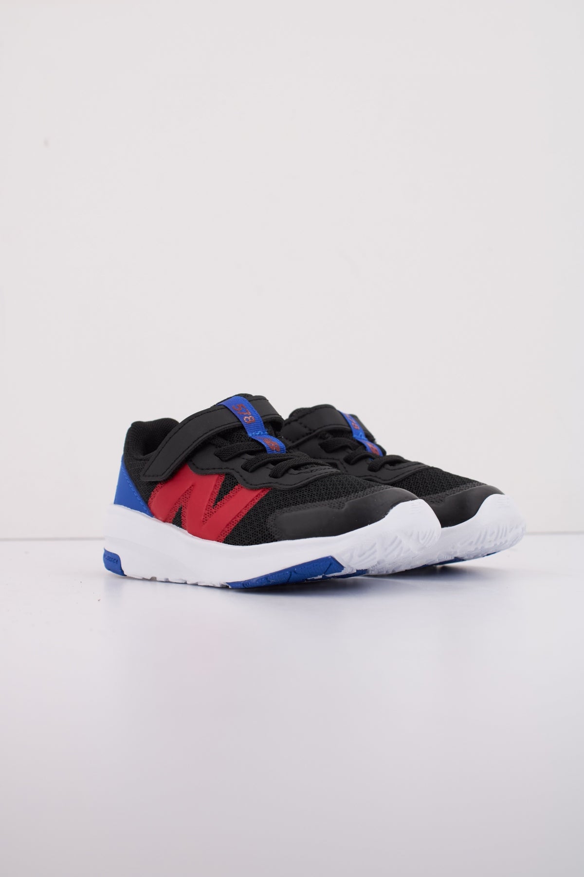NEW BALANCE IT en color NEGRO (2)