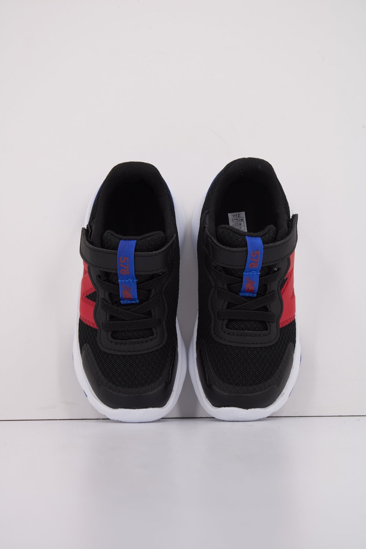 NEW BALANCE IT en color NEGRO (3)