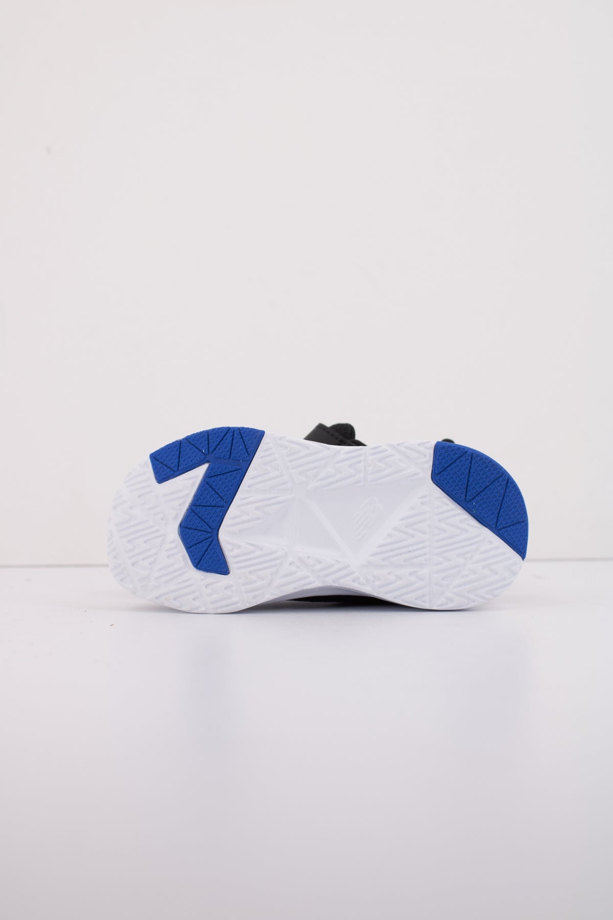 NEW BALANCE IT en color NEGRO (5)