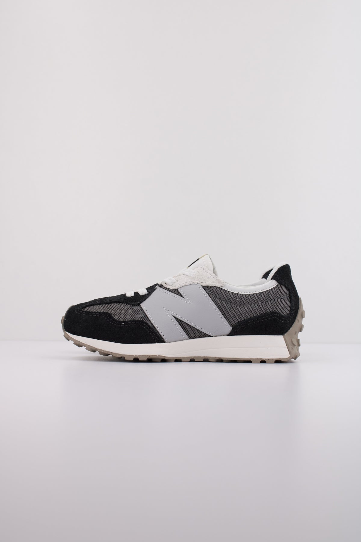 NEW BALANCE PH en color NEGRO (1)