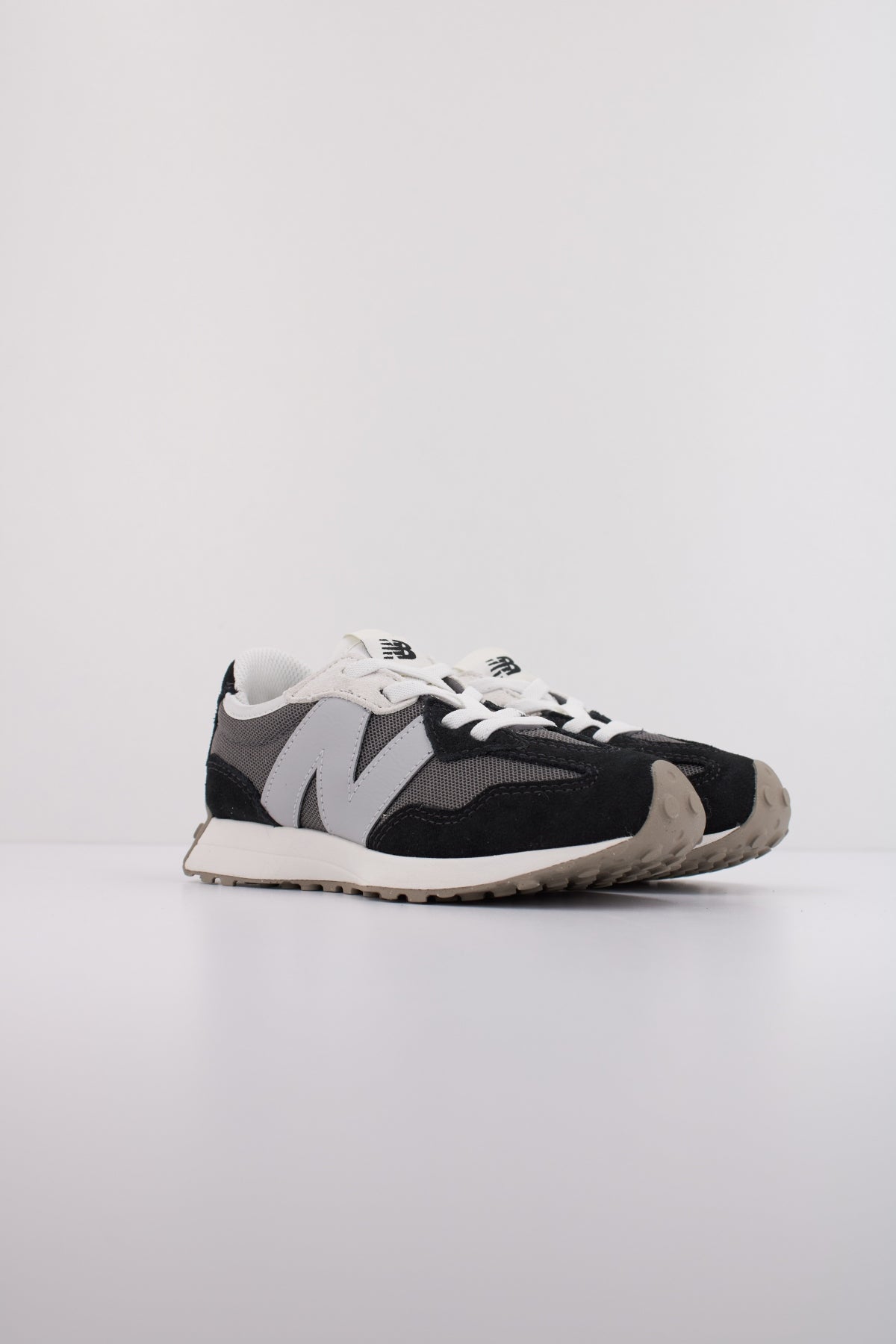 NEW BALANCE PH en color NEGRO (2)