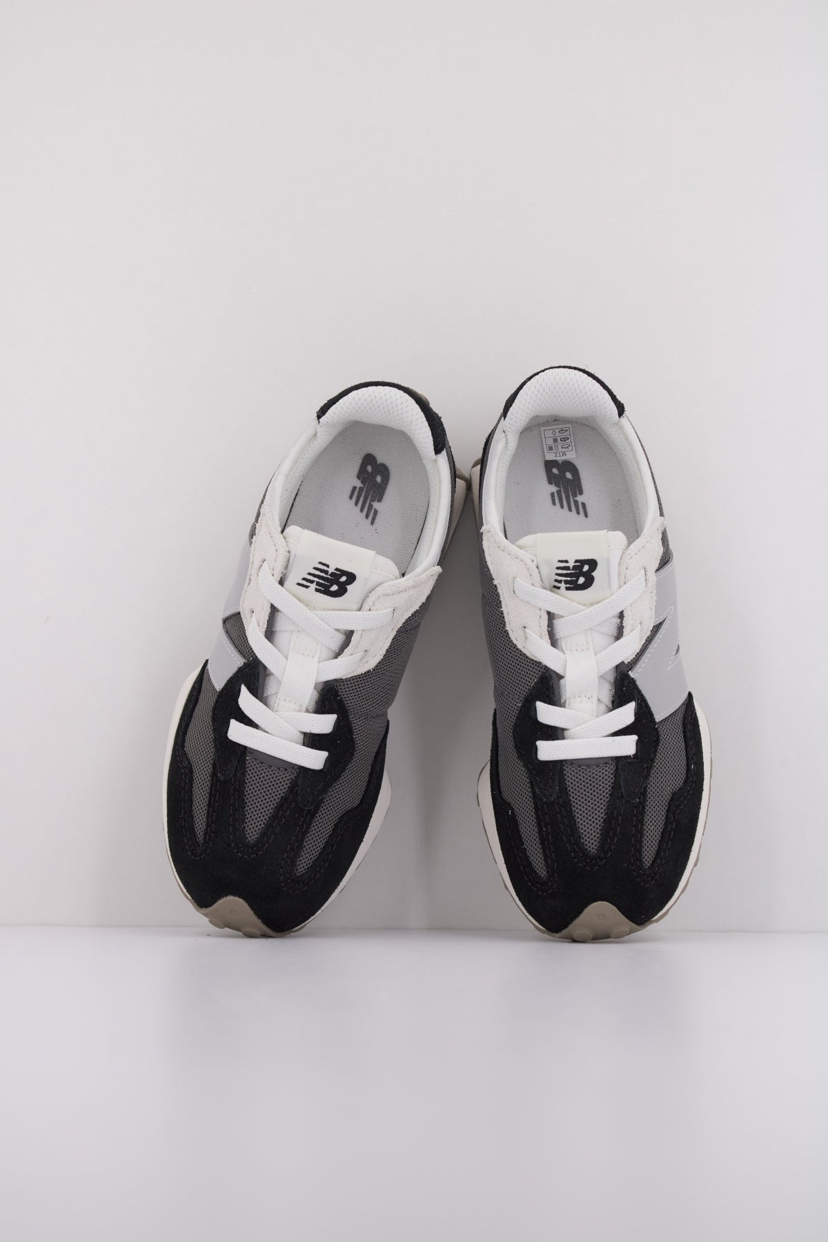NEW BALANCE PH en color NEGRO (3)