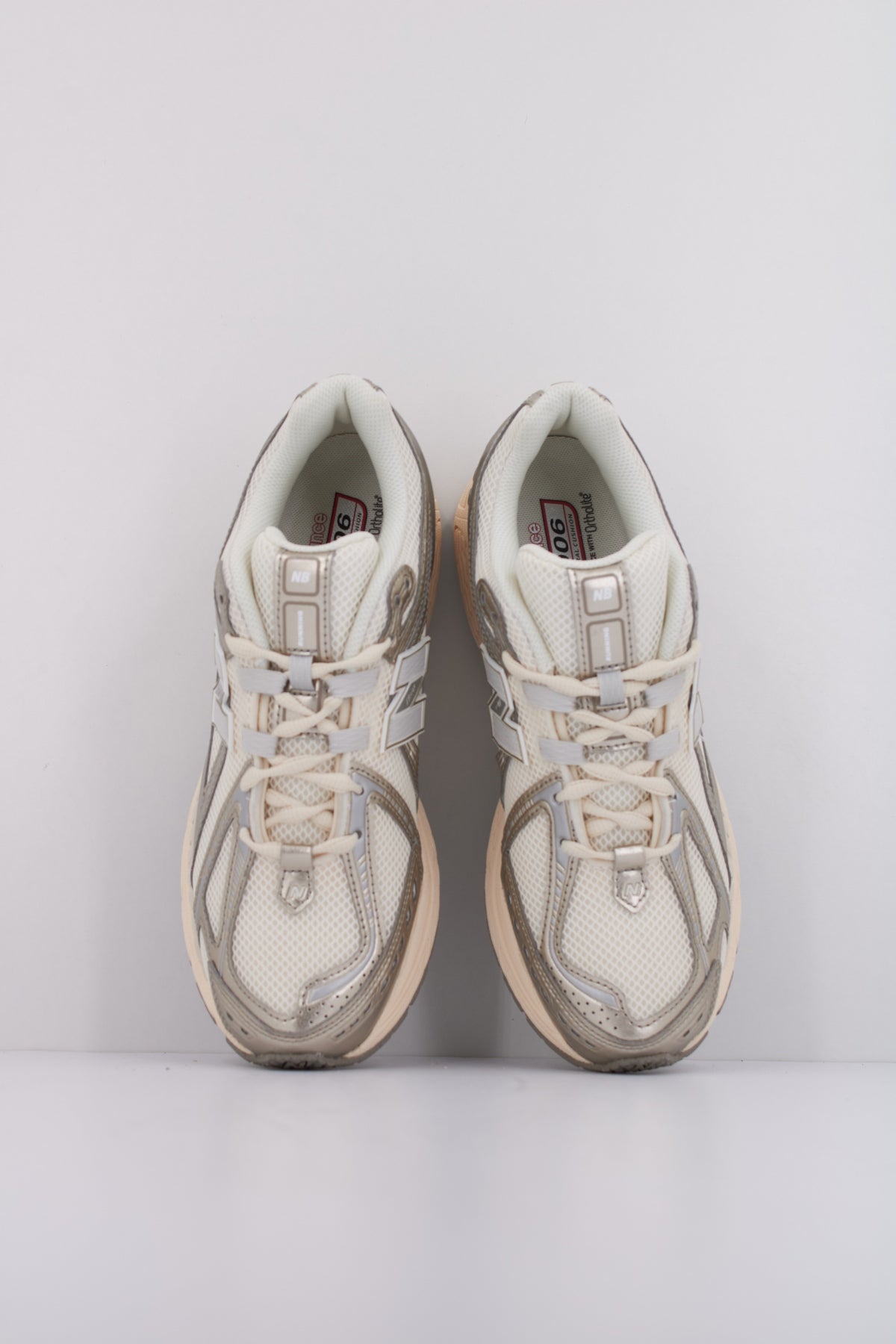 NEW BALANCE U en color BLANCO (3)