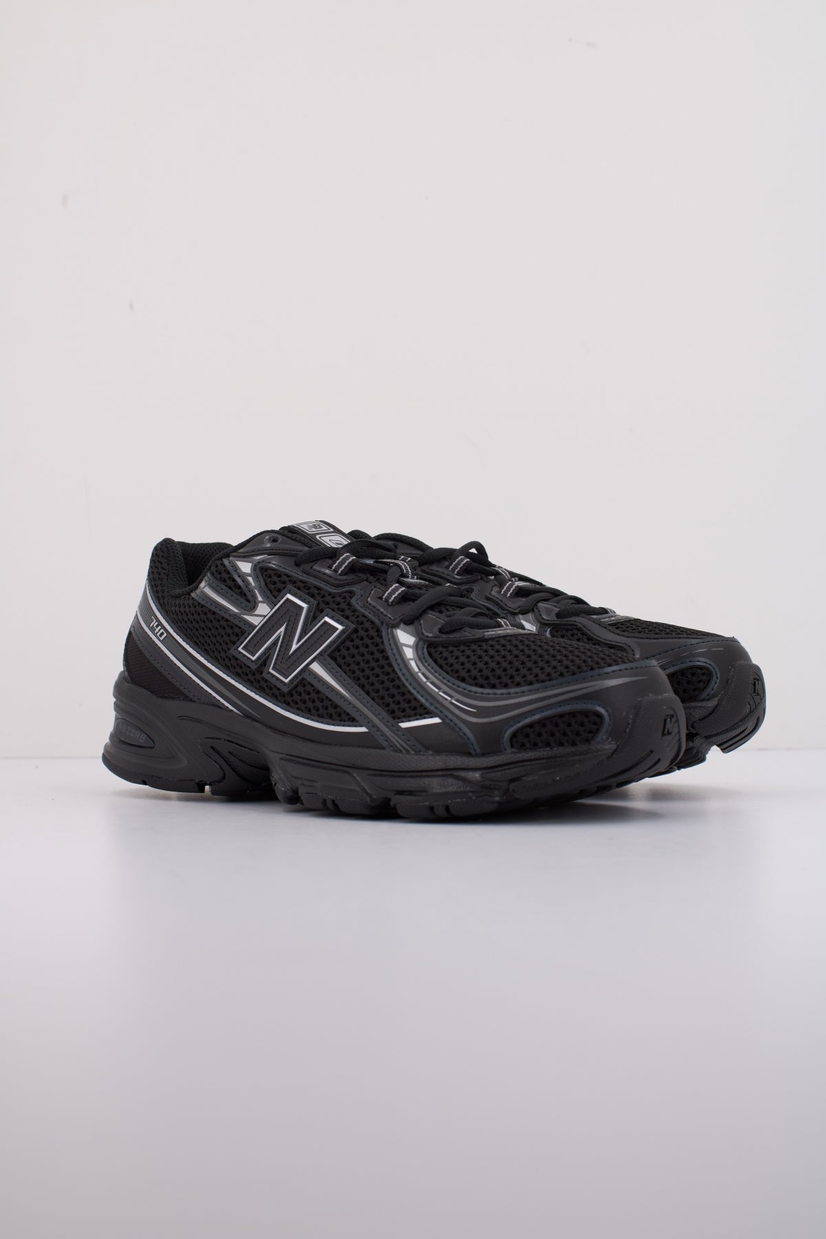 NEW BALANCE U BM en color NEGRO (2)