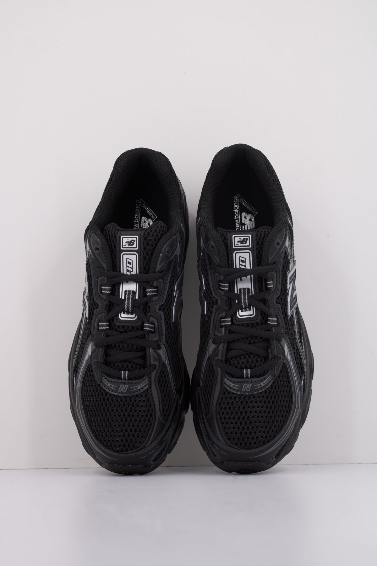 NEW BALANCE U BM en color NEGRO (3)