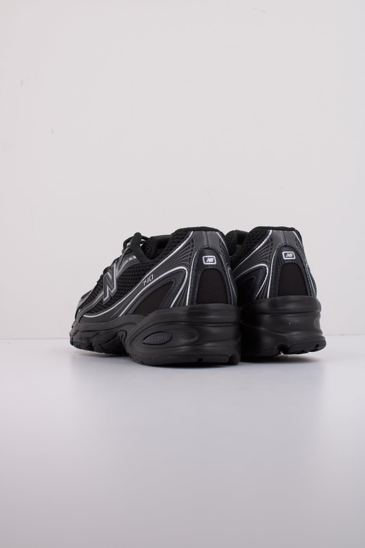 NEW BALANCE U BM en color NEGRO (4)