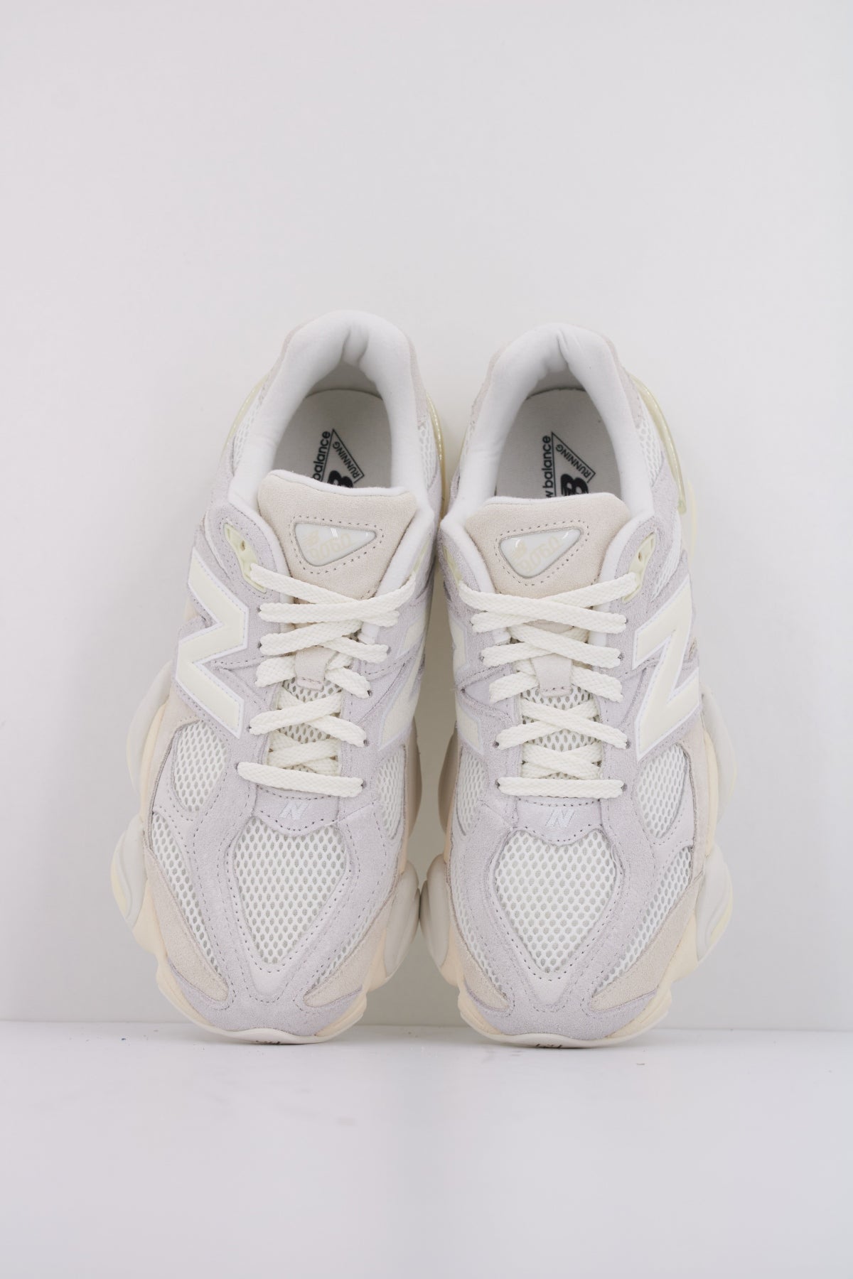 NEW BALANCE U en color BLANCO (3)