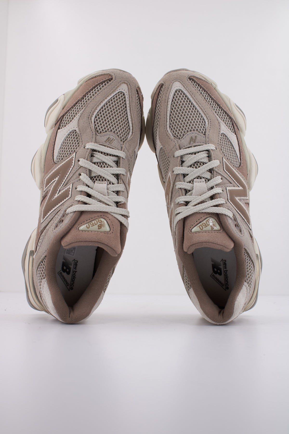 NEW BALANCE U ERC en color BEIS (3)