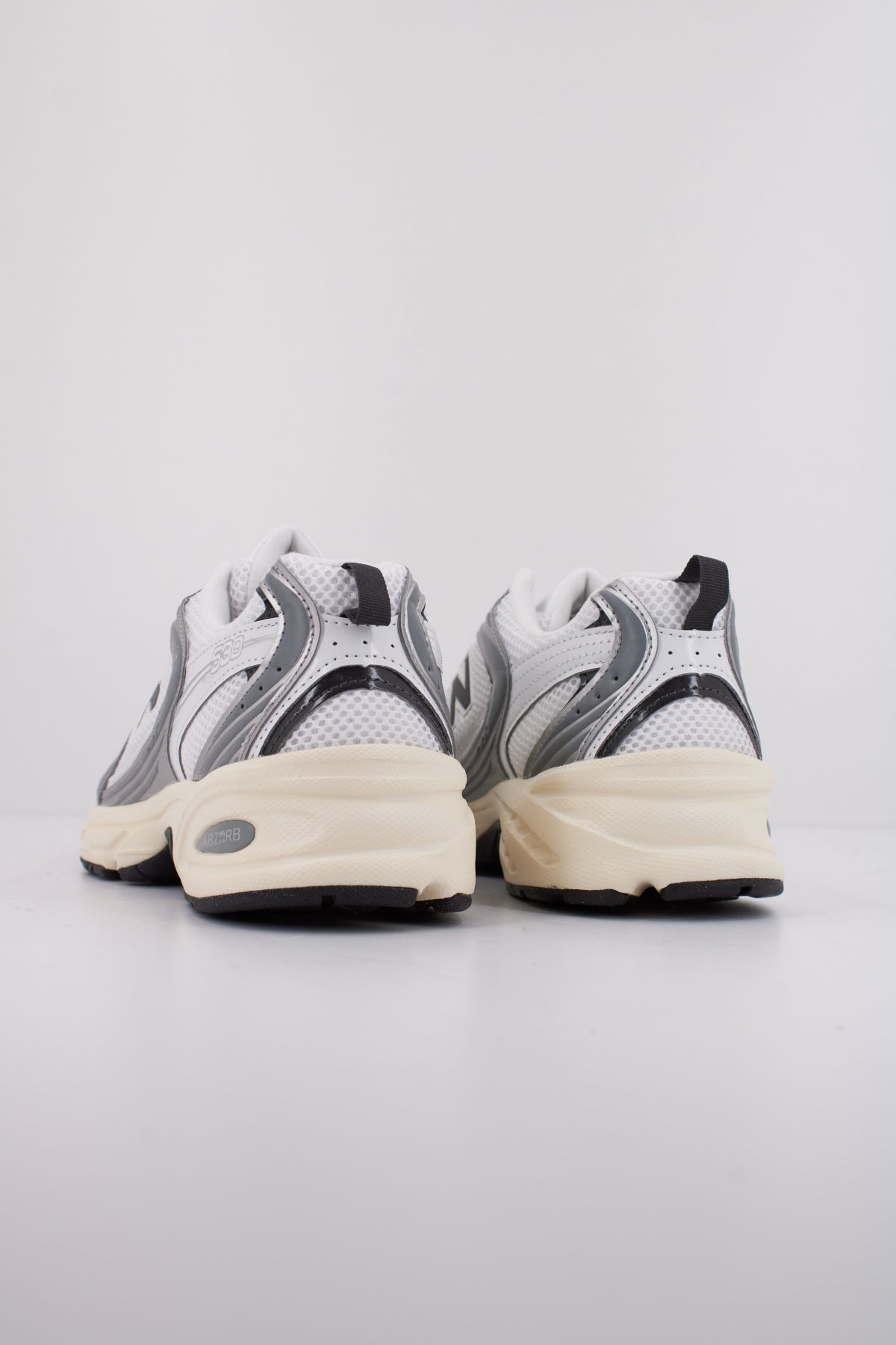 NEW BALANCE U ESA en color BLANCO (4)