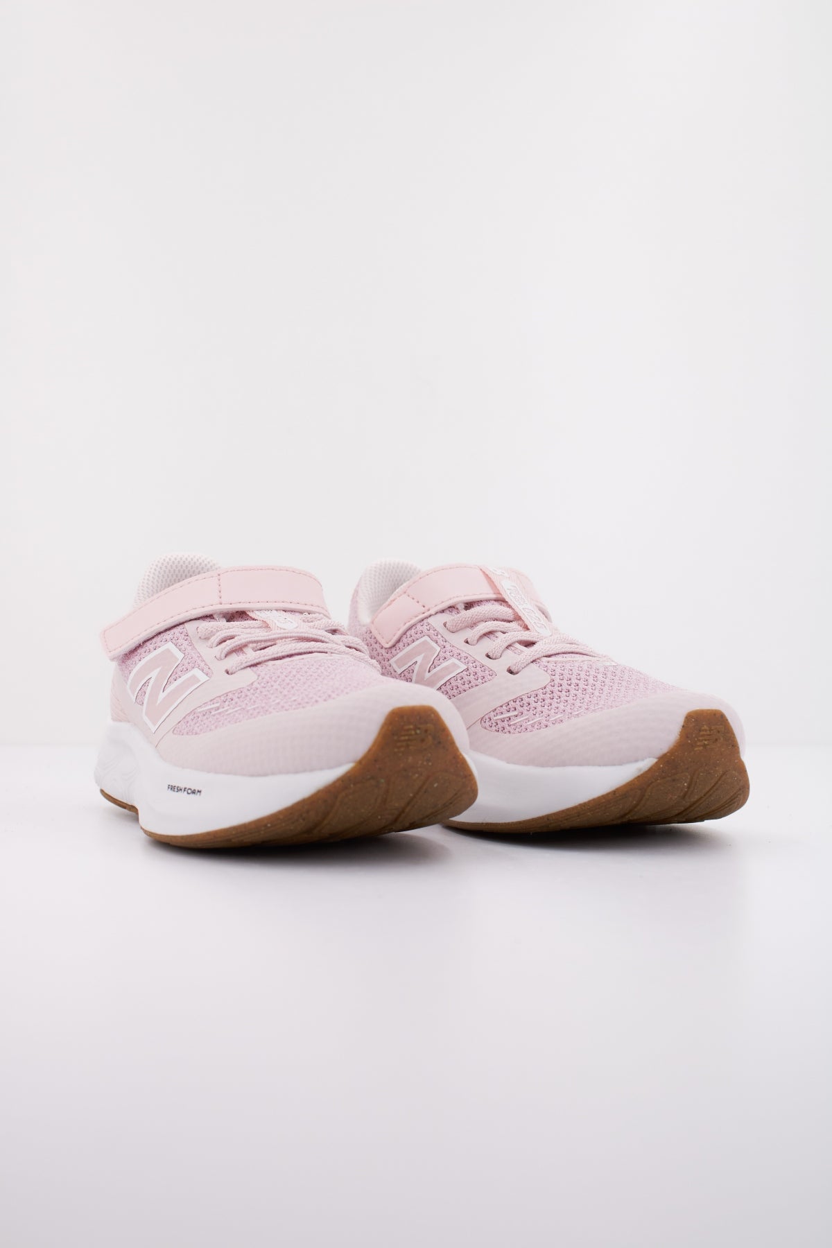 NEW BALANCE PT EC en color ROSA (2)