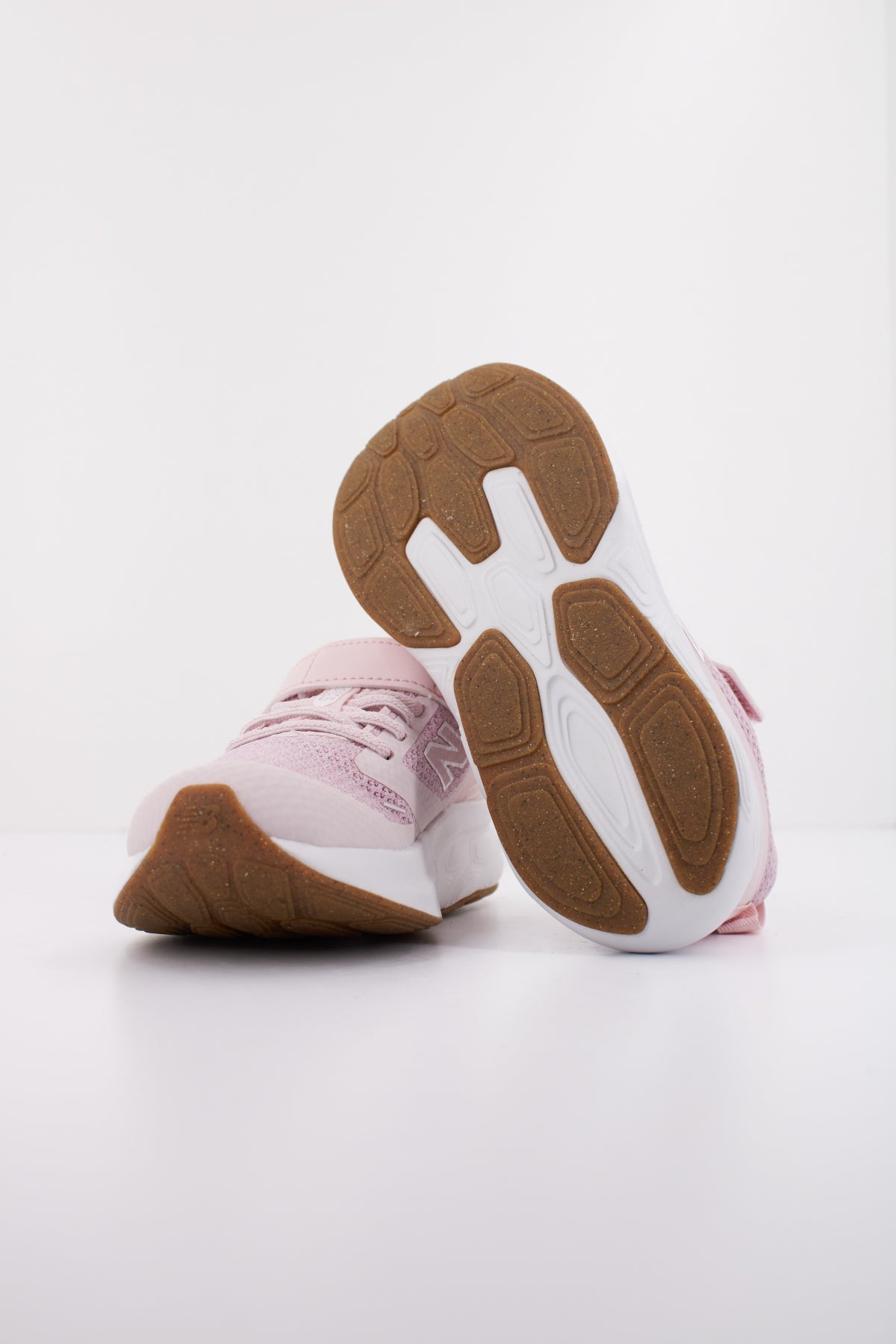 NEW BALANCE PT EC en color ROSA (5)