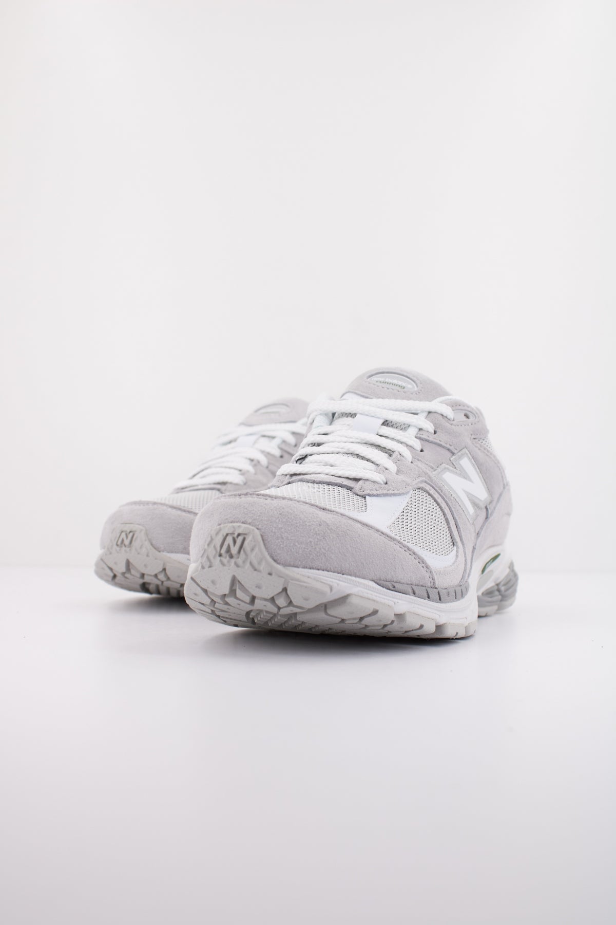 NEW BALANCE U en color GRIS (2)