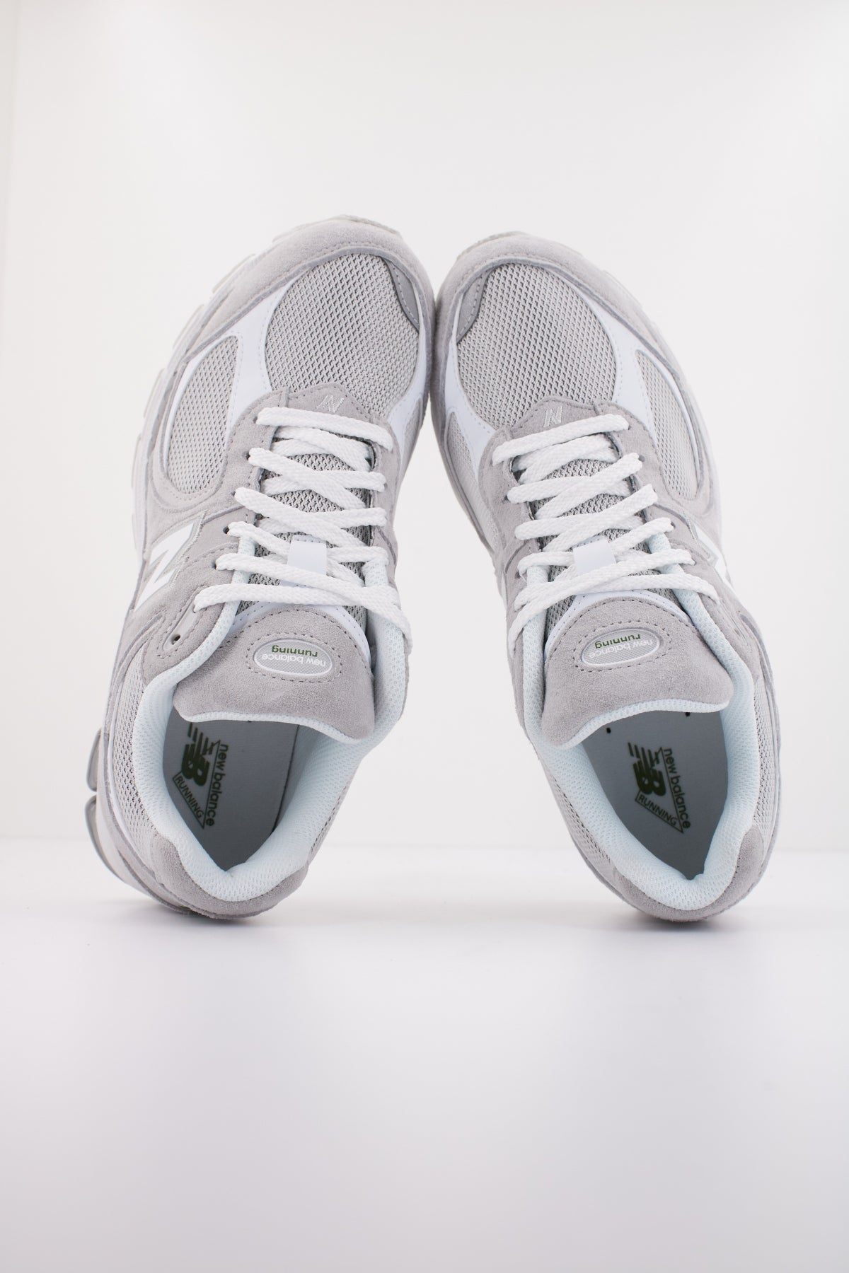 NEW BALANCE U en color GRIS (3)