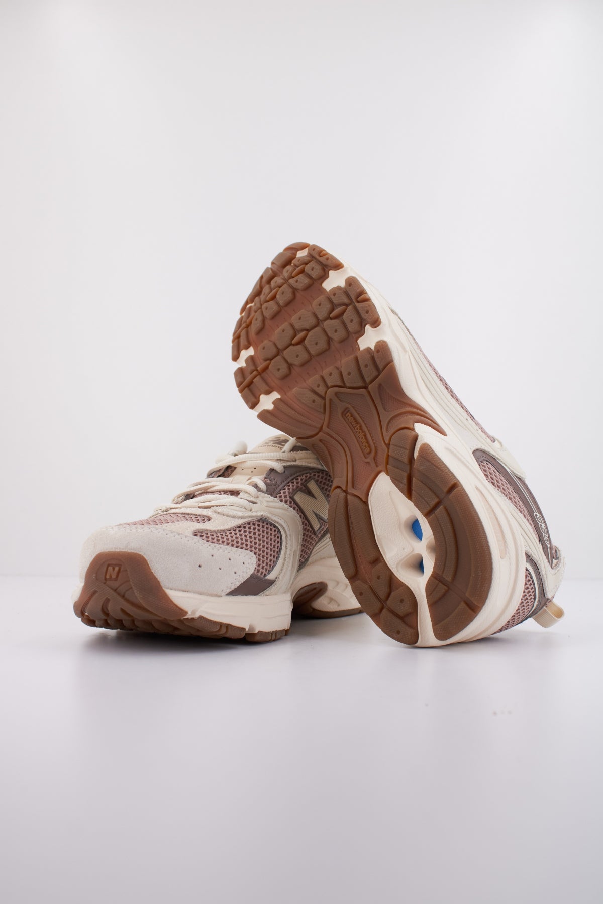 NEW BALANCE U en color MARRON (5)