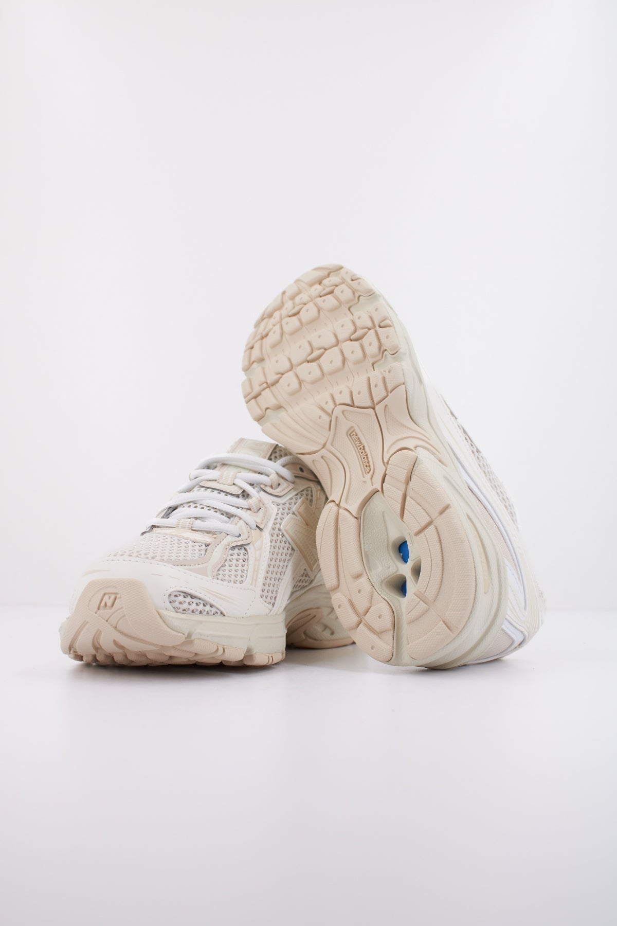 NEW BALANCE U en color BEIS (5)