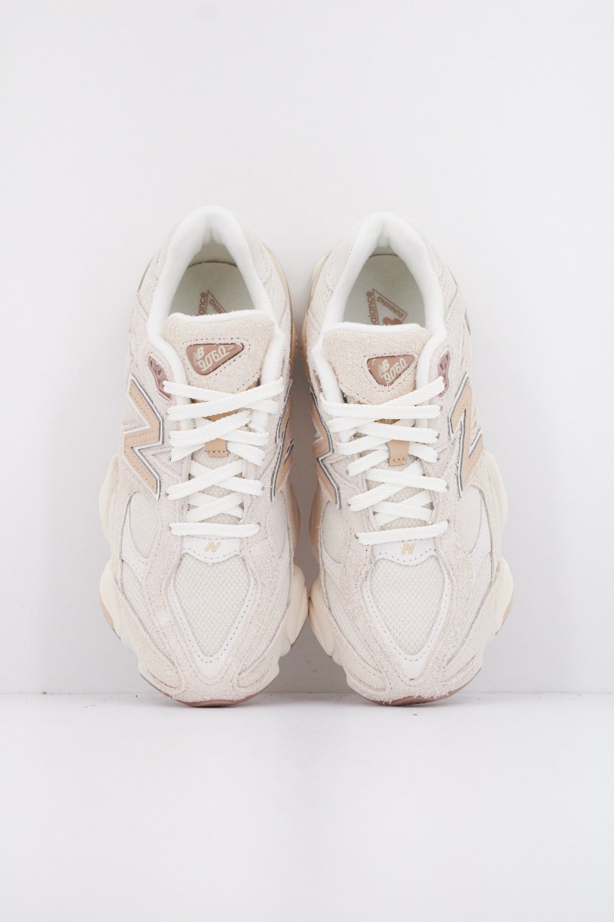 NEW BALANCE U en color BEIS (3)