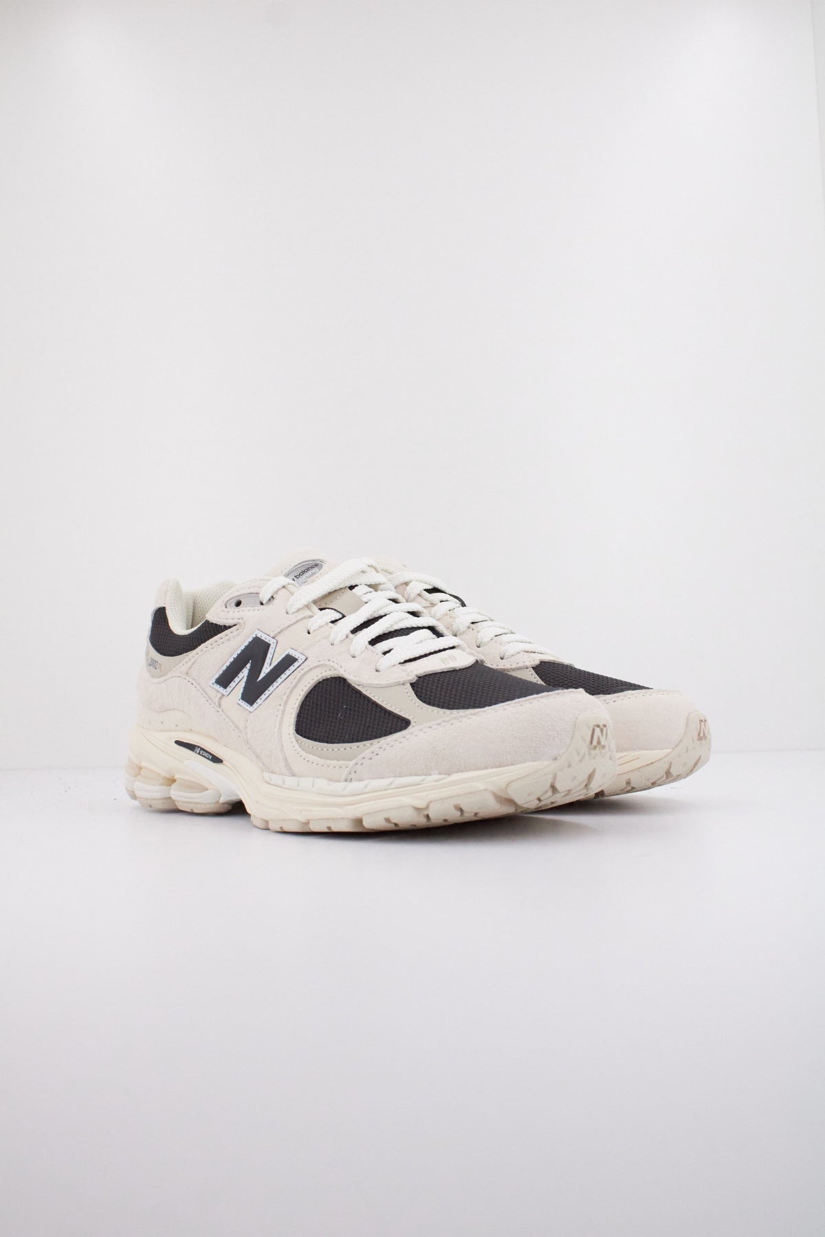 NEW BALANCE U en color BEIS (2)