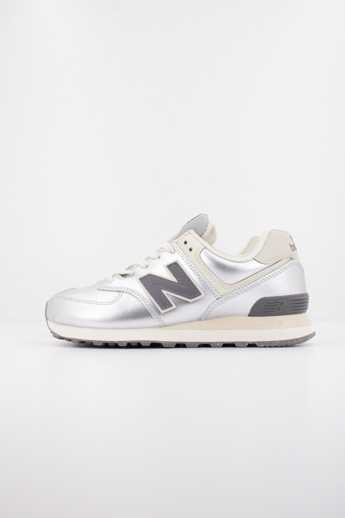 NEW BALANCE WL en color PLATA (1)