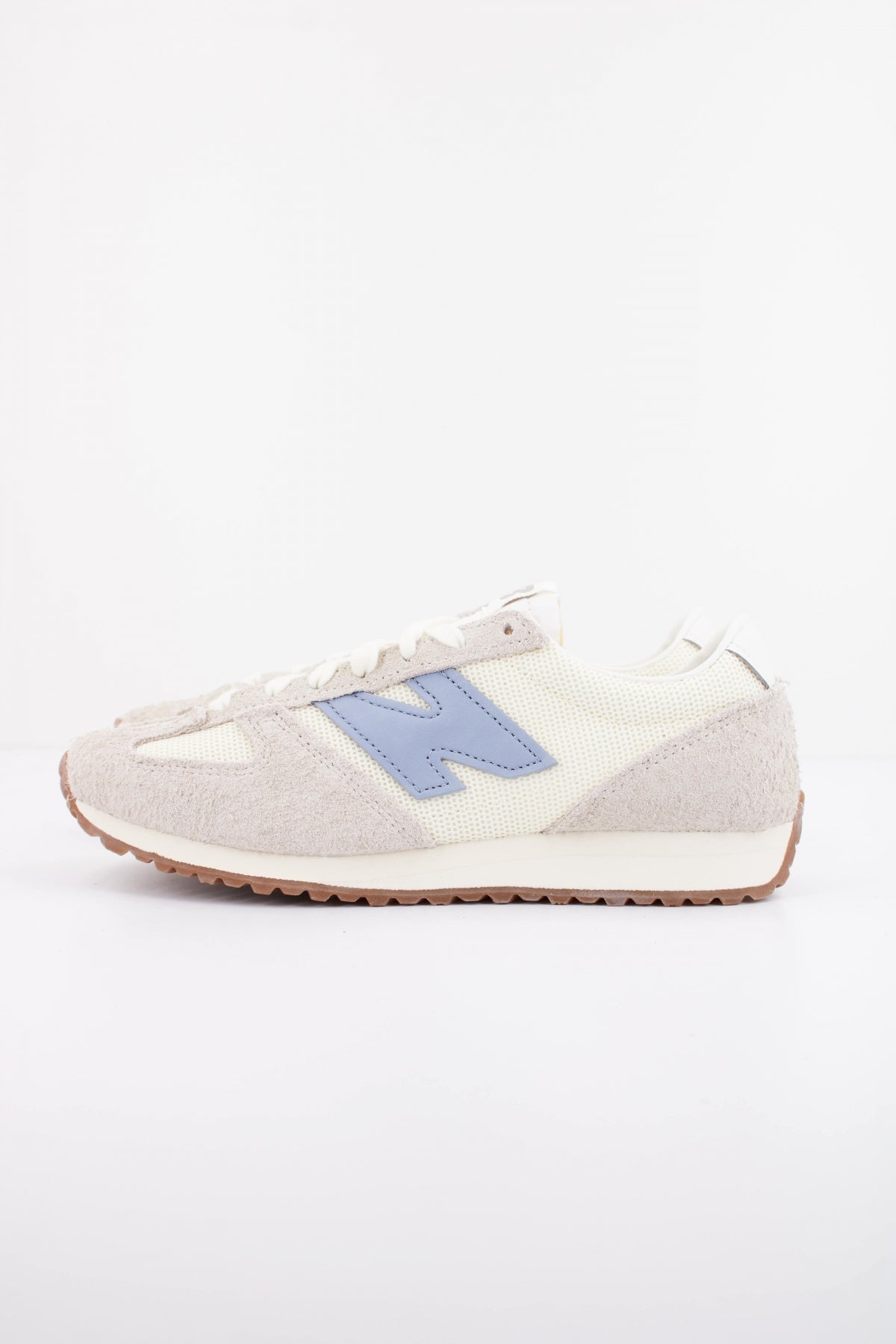 NEW BALANCE U AA en color BEIS (1)