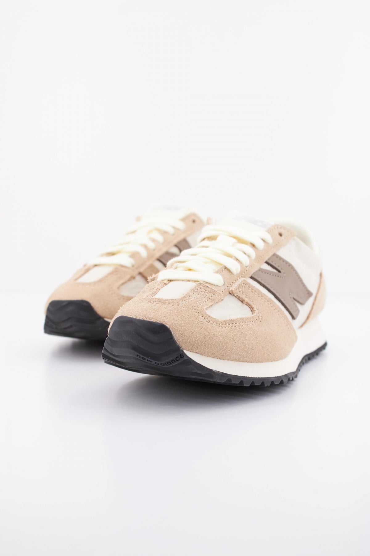 NEW BALANCE U AI en color MARRON (2)