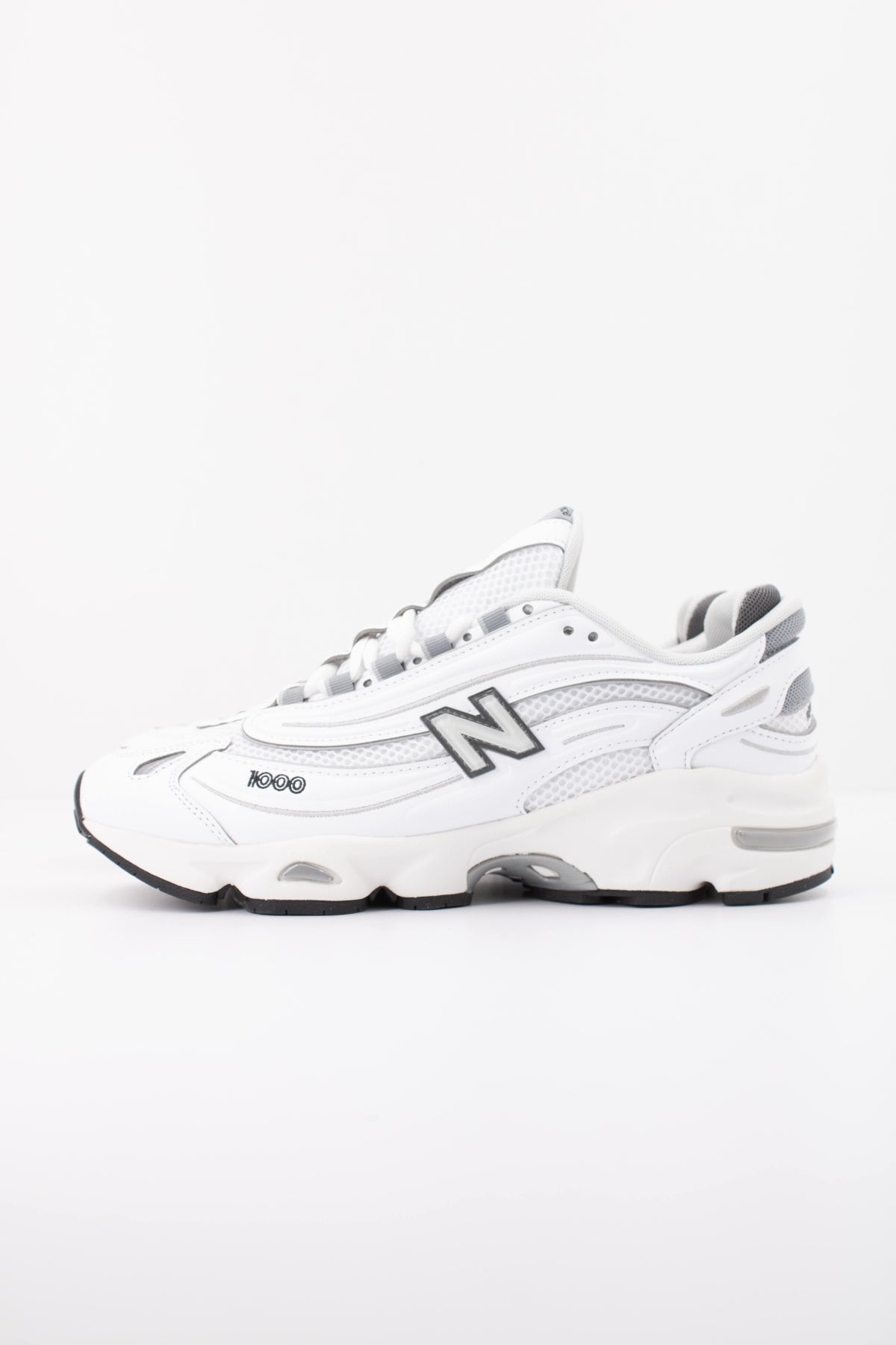 NEW BALANCE M D en color BLANCO (1)
