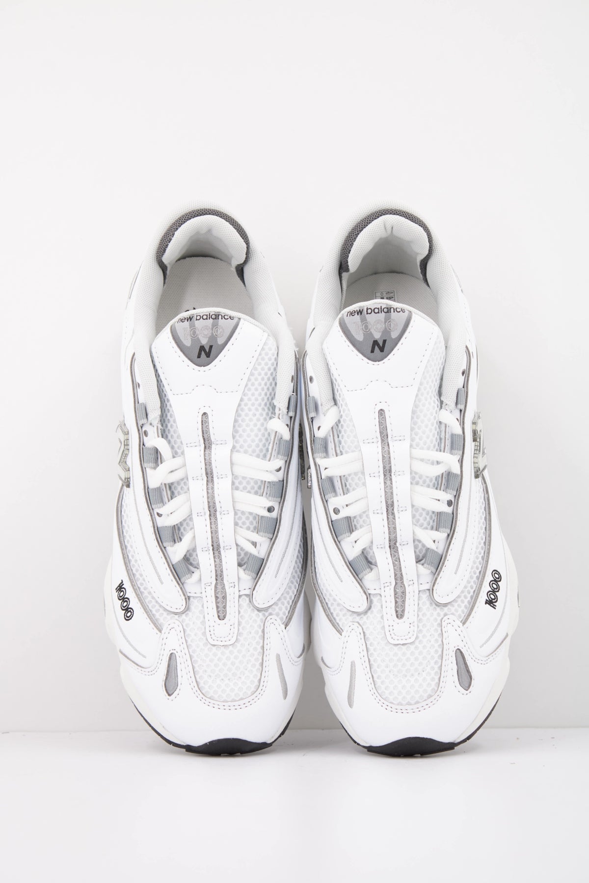 NEW BALANCE M D en color BLANCO (3)