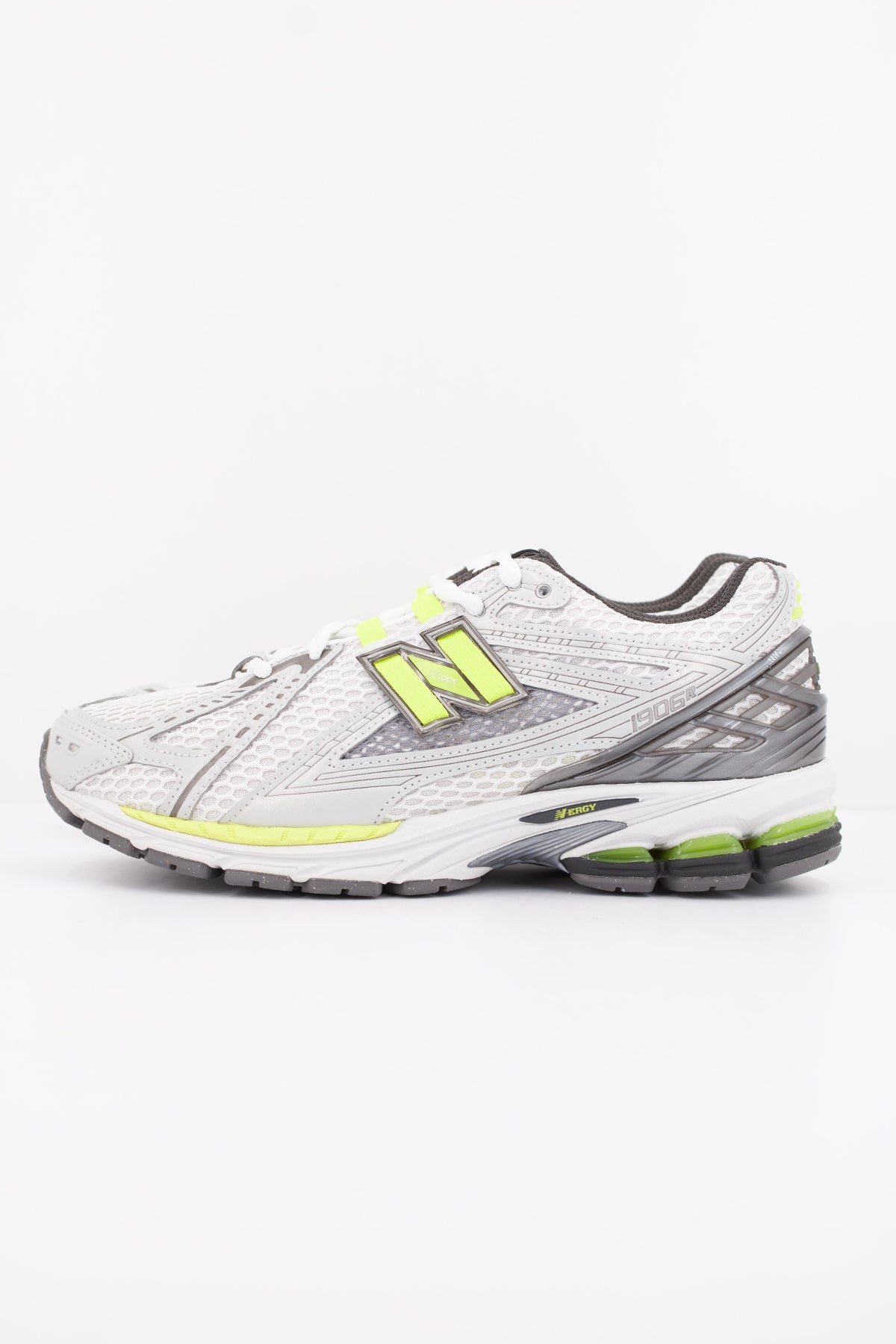 NEW BALANCE U en color BLANCO (1)