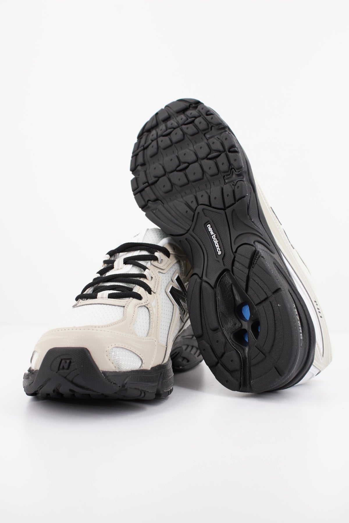 NEW BALANCE U en color BEIS (5)
