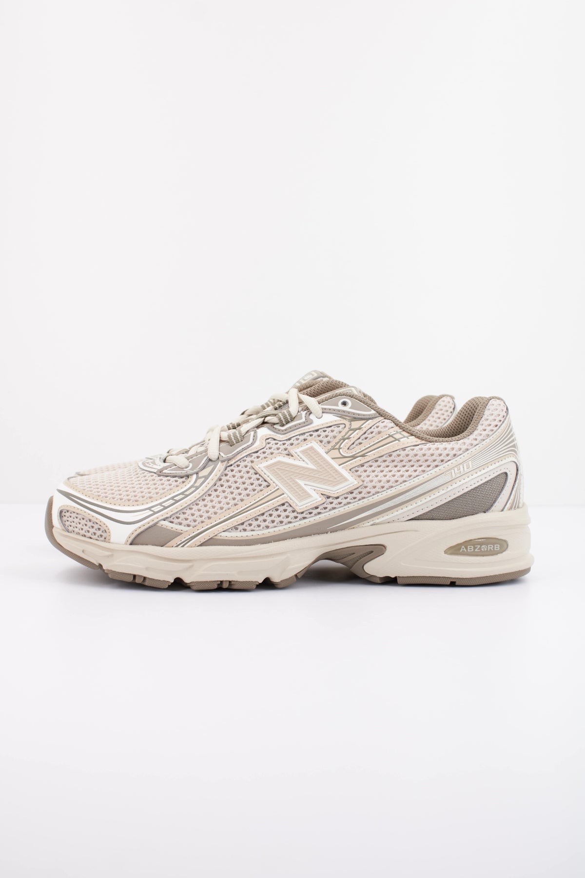 NEW BALANCE U en color BEIS (1)