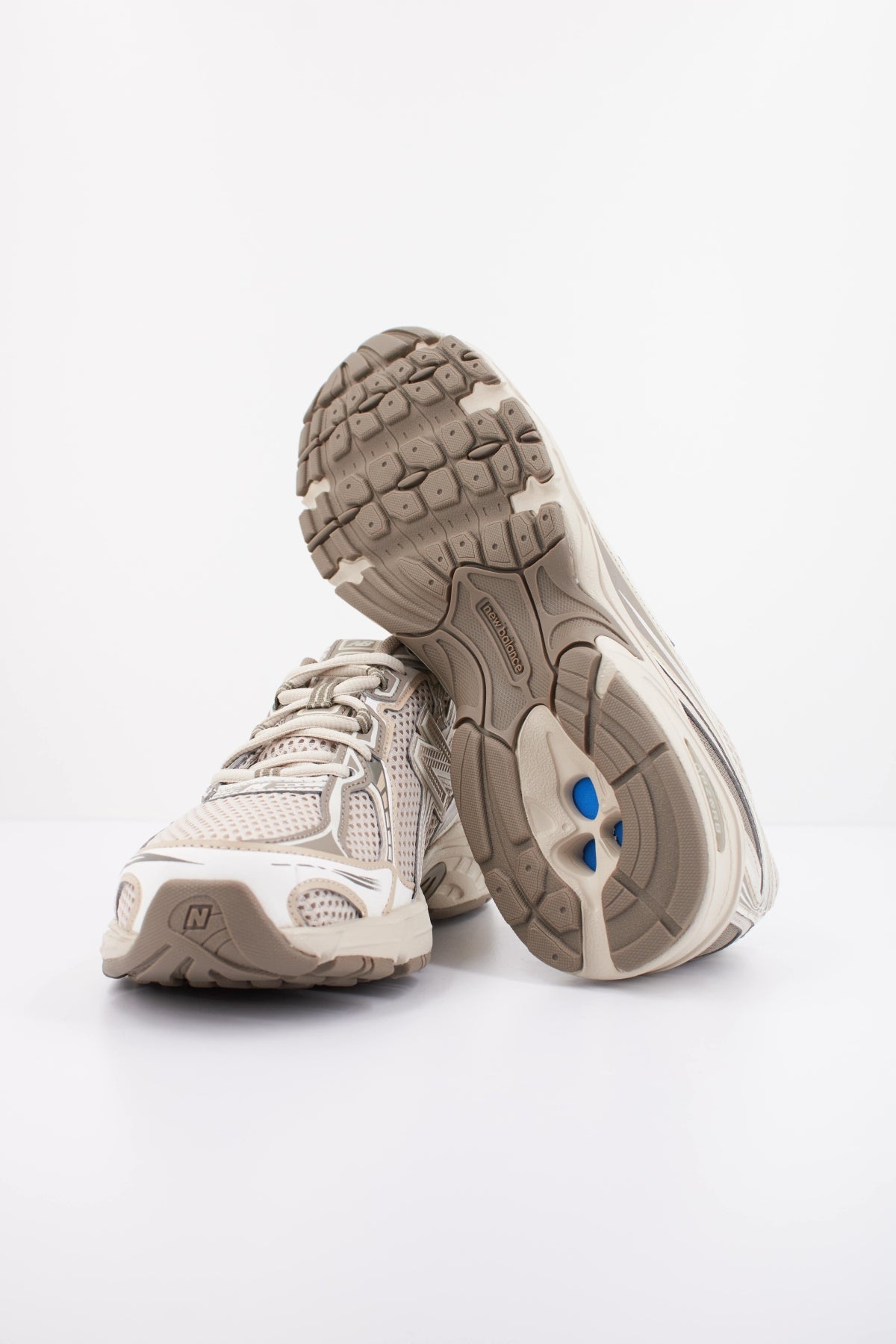NEW BALANCE U en color BEIS (5)