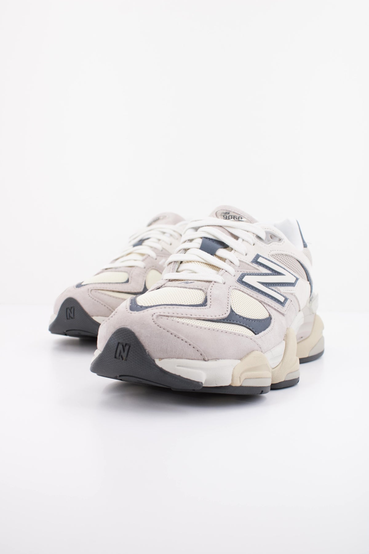 NEW BALANCE U en color BEIS (2)