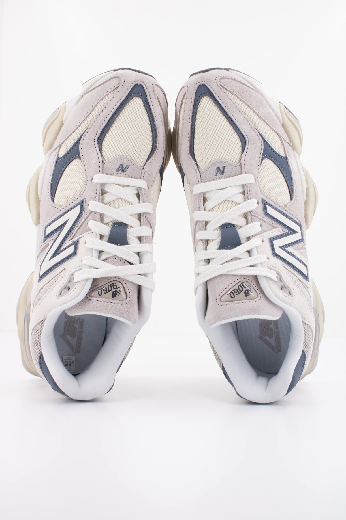 NEW BALANCE U en color BEIS (3)