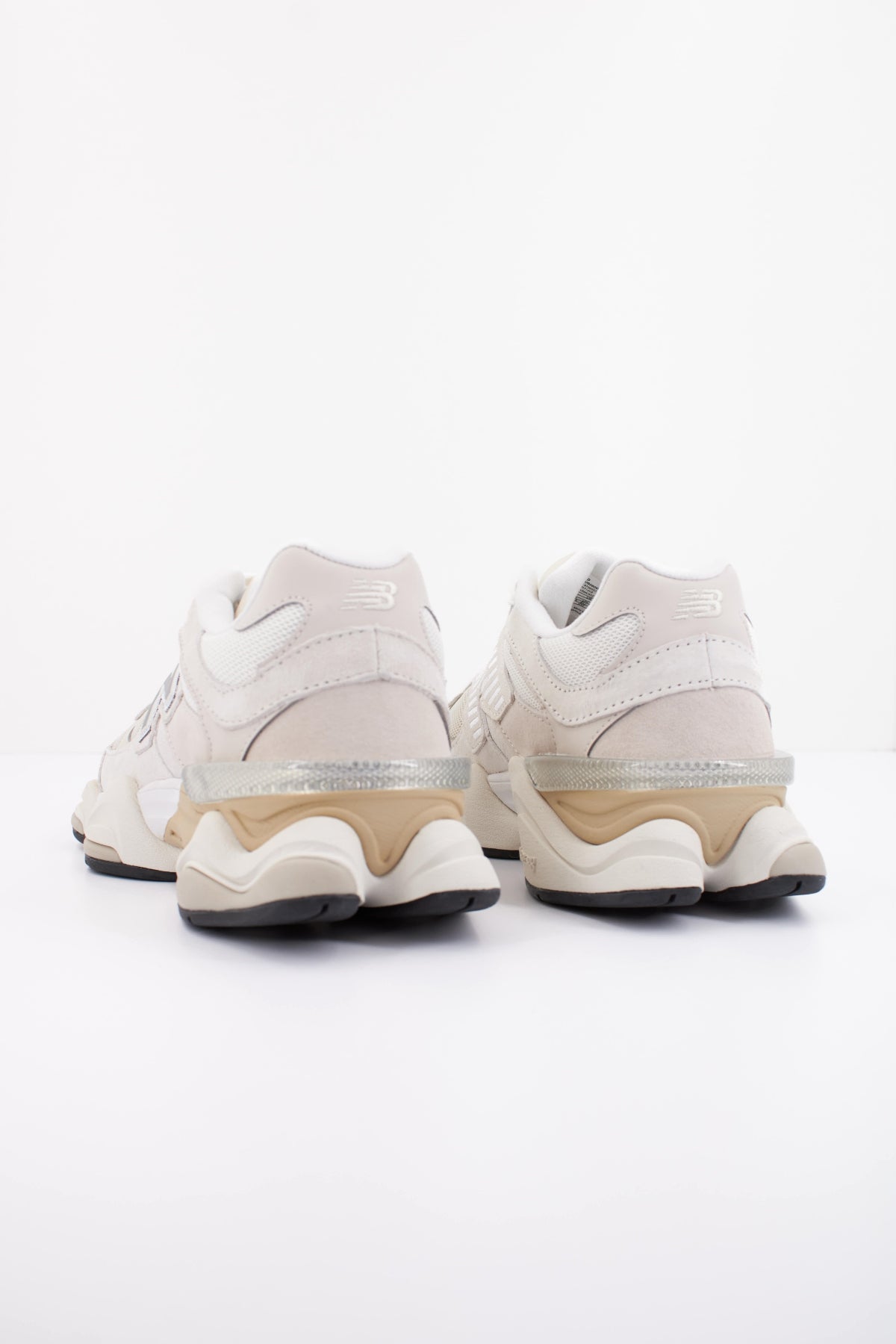 NEW BALANCE U en color BLANCO (4)