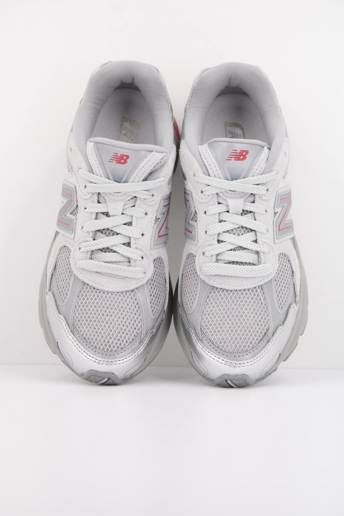 NEW BALANCE U en color GRIS (3)