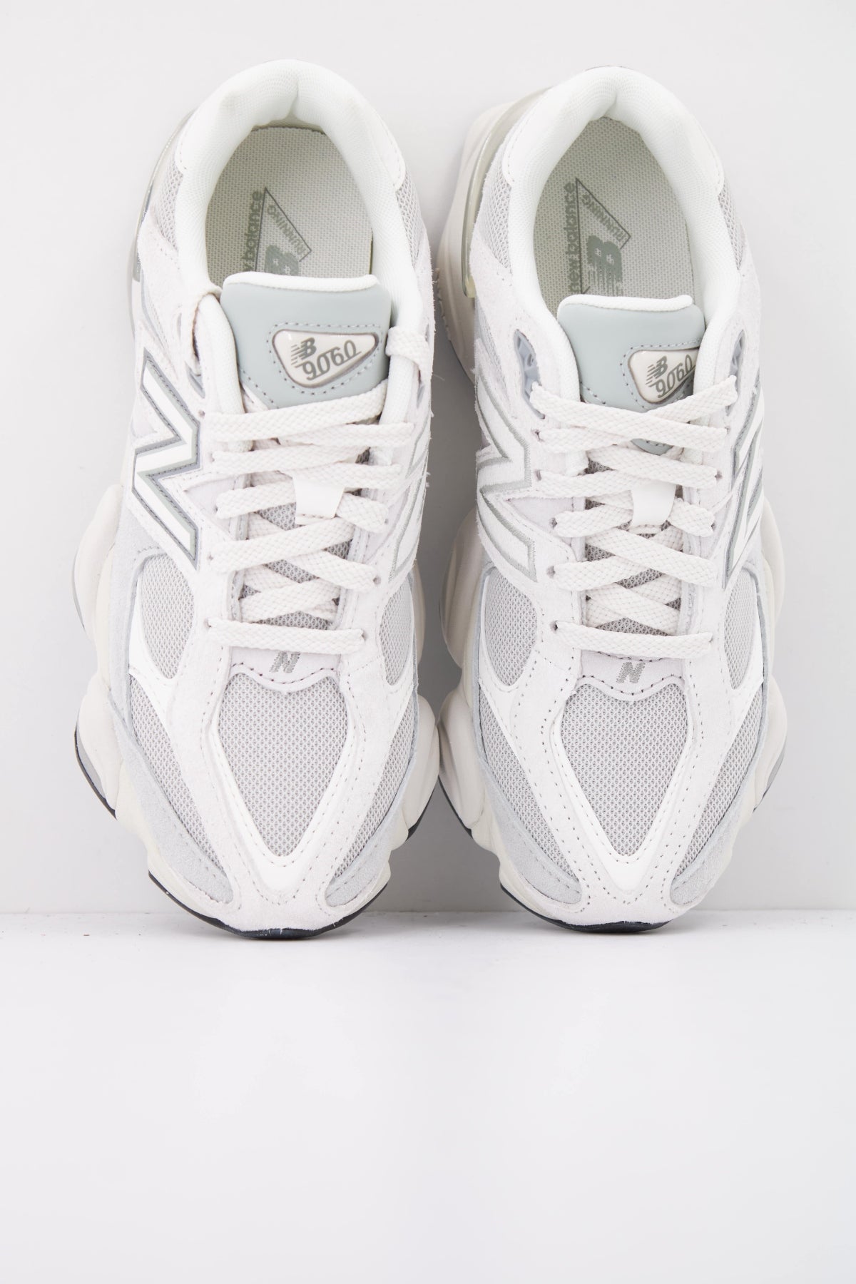 NEW BALANCE U en color BLANCO (3)
