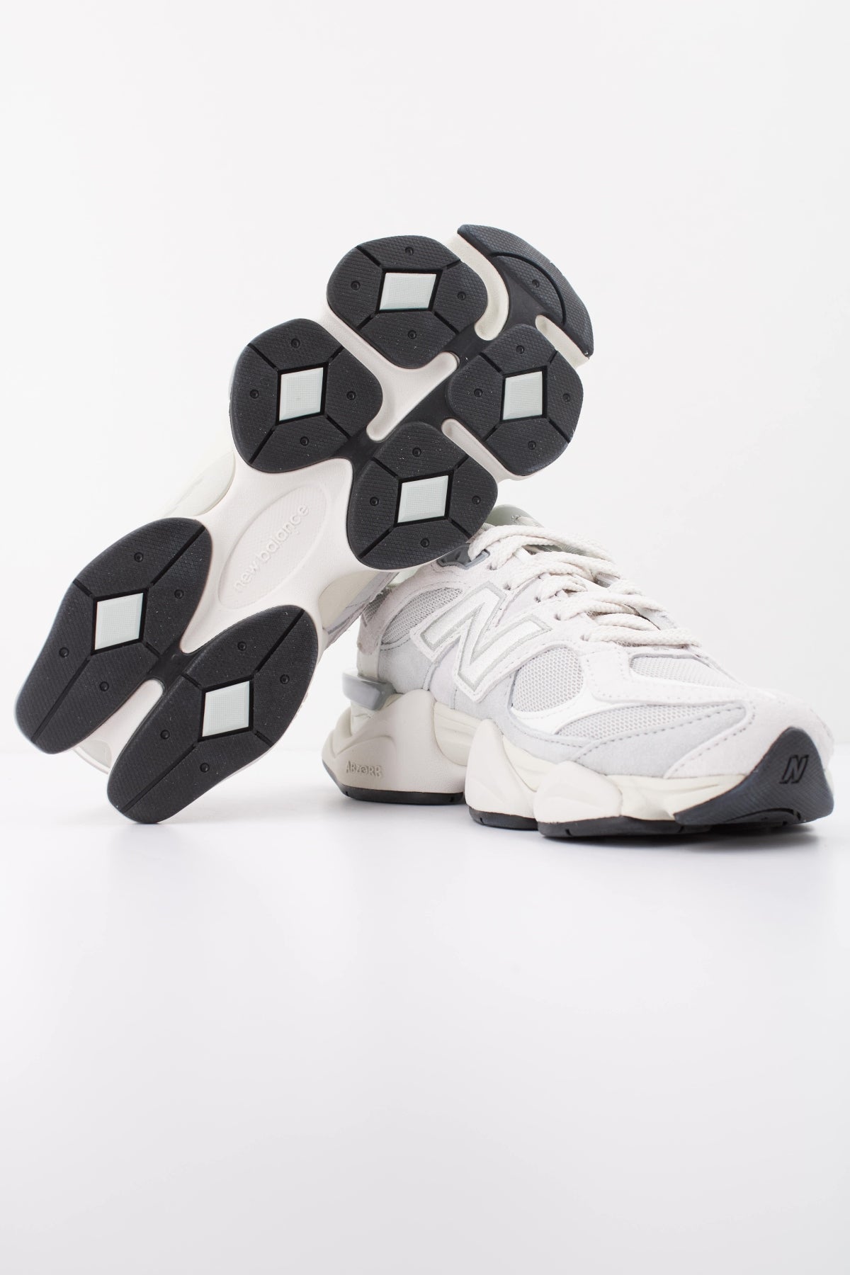 NEW BALANCE U en color BLANCO (5)
