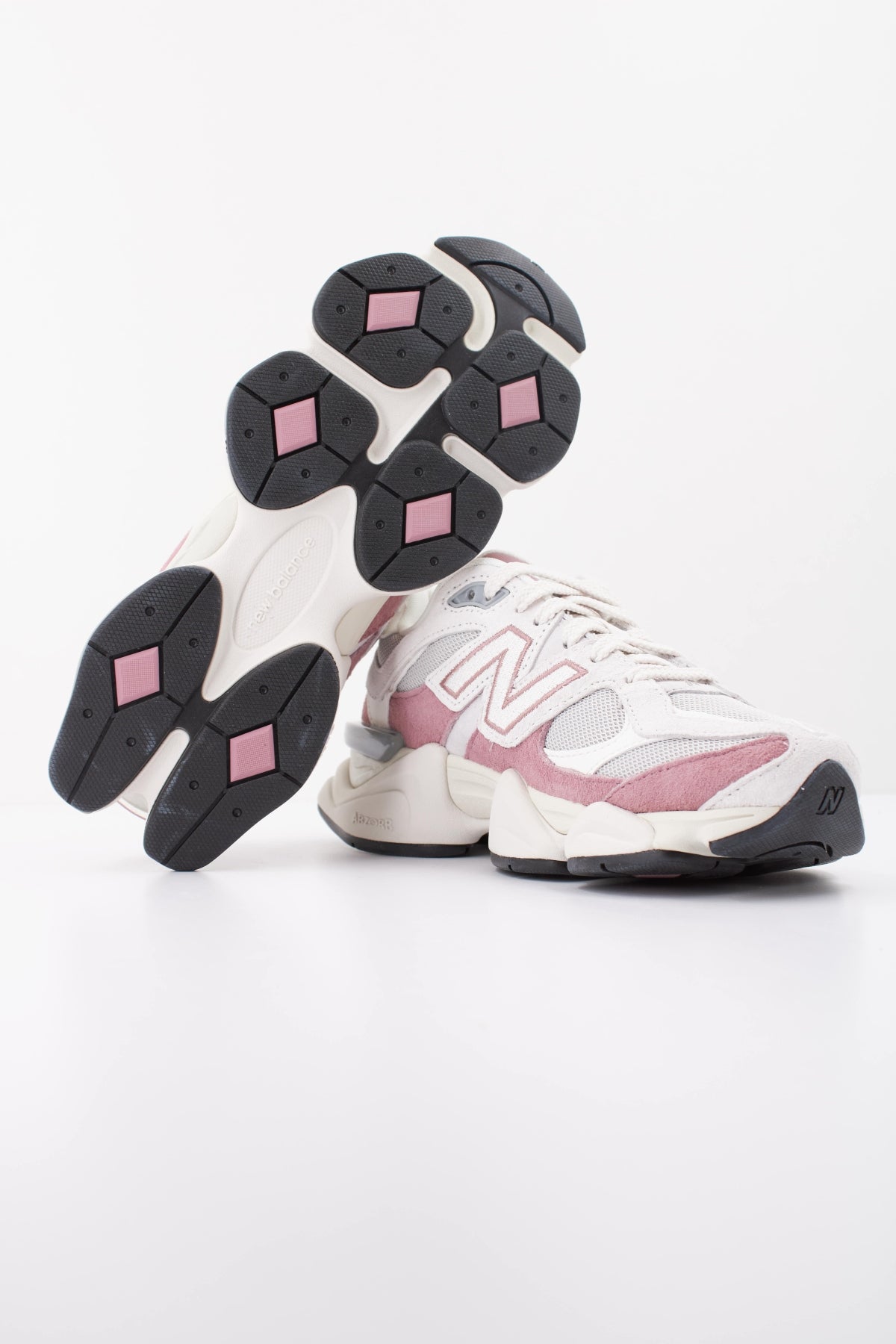 NEW BALANCE U en color ROSA (5)