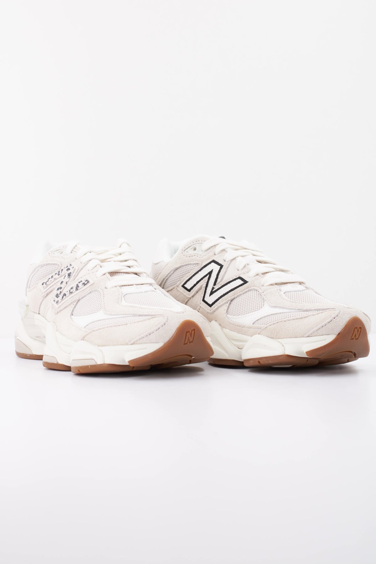 NEW BALANCE U en color BEIS (2)