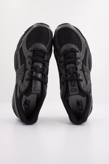 NEW BALANCE U en color NEGRO (3)
