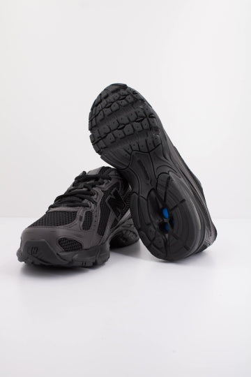 NEW BALANCE U en color NEGRO (5)