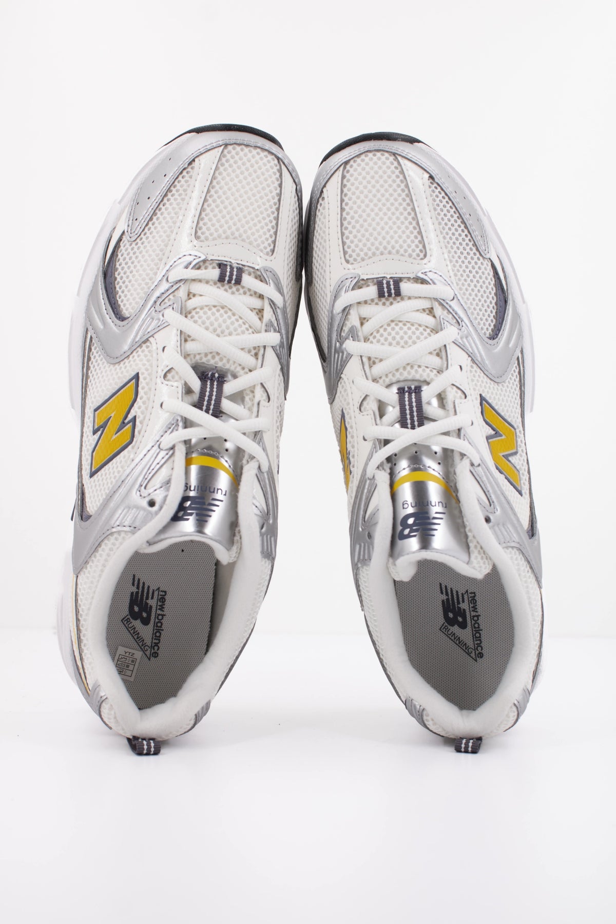 NEW BALANCE U en color BLANCO (3)