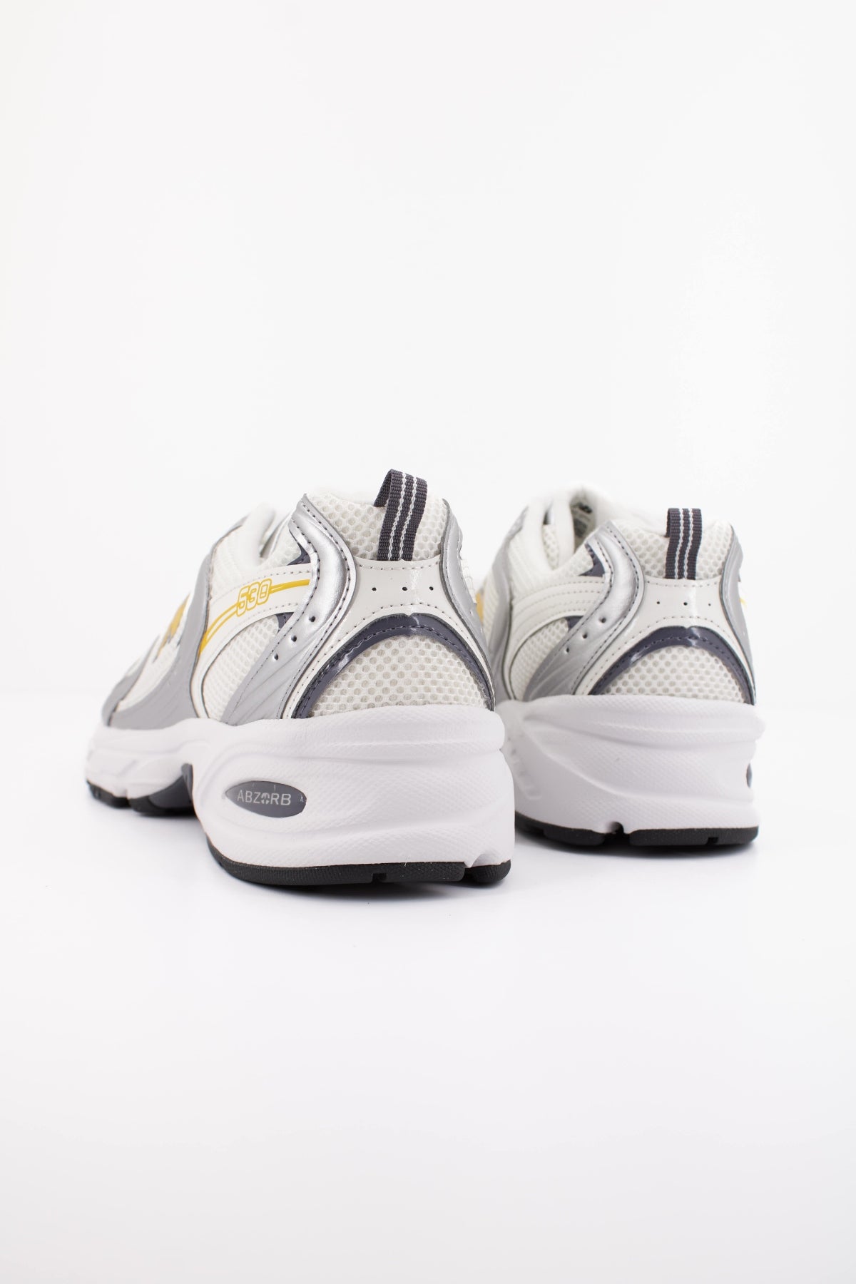 NEW BALANCE U en color BLANCO (4)